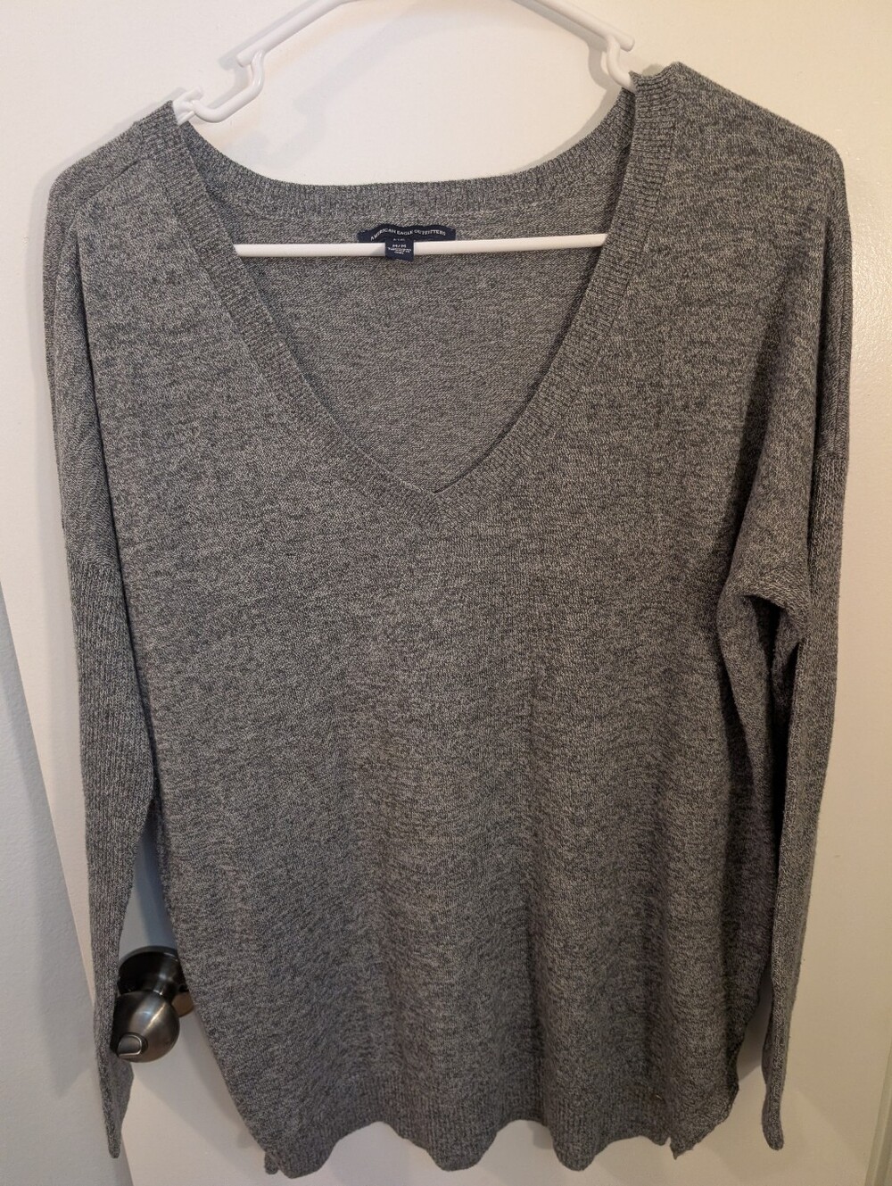 American Eagle V-Neck Long Sleeve Women's Sweater - Gray